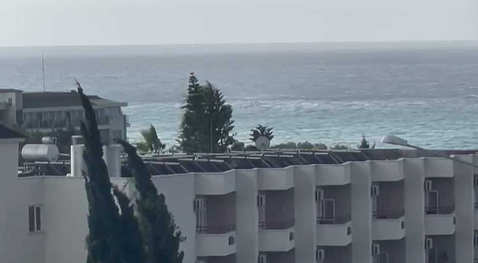 alanya-aciklarinda-olusan-hortum-korkuttu