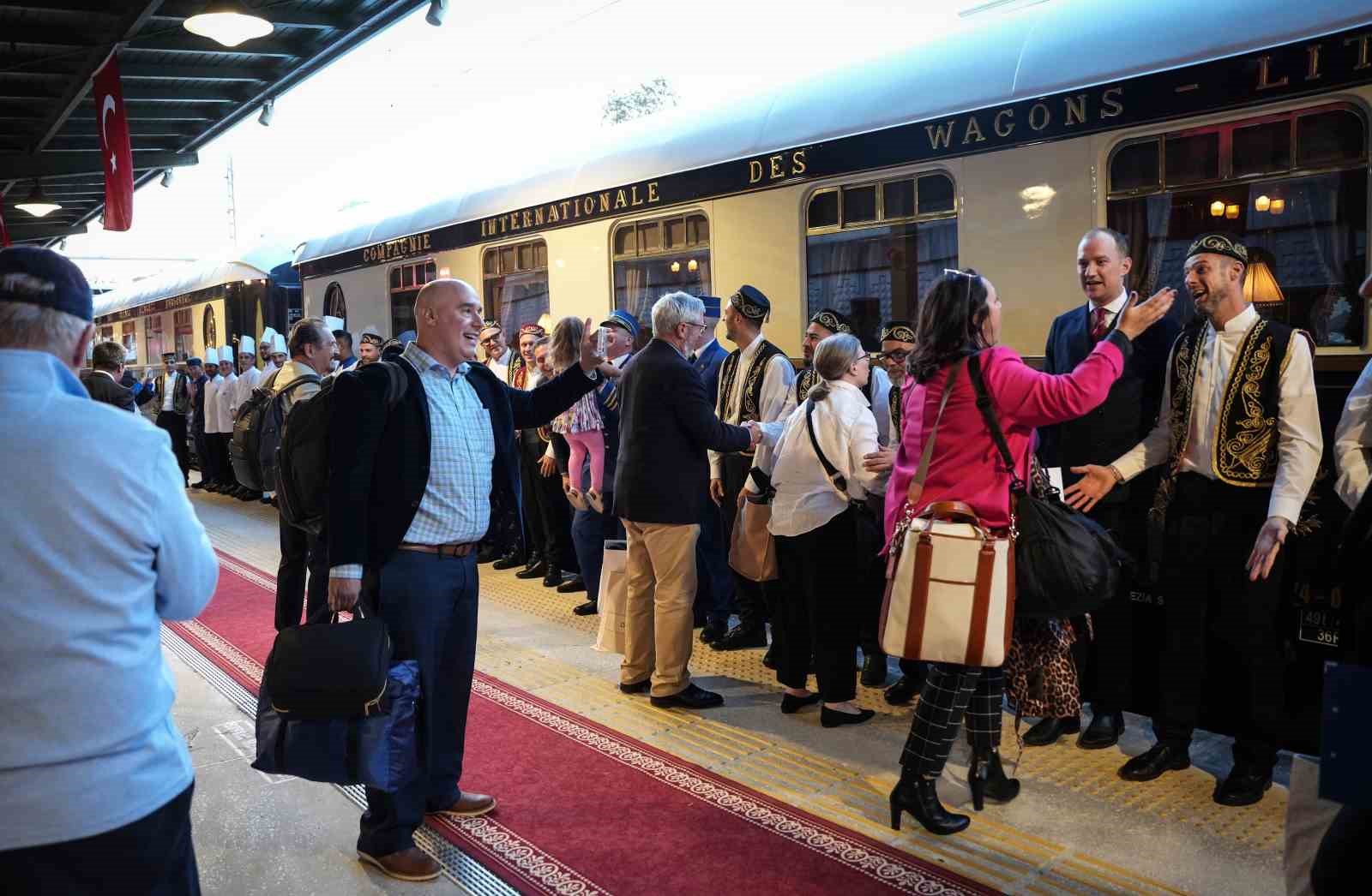 avrupadan-yola-cikan-orient-express-istanbula-geldi
