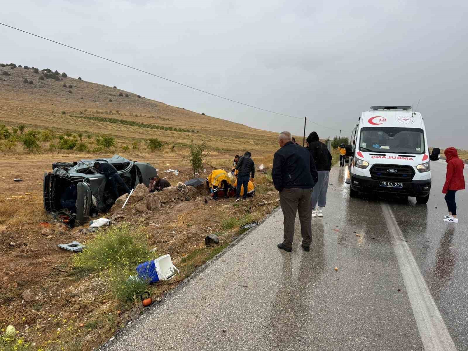 ayni-gun-icinde-yasanan-uc-kaza-nedeniyle-cileden-cikan-baskan-karayollarina-tepki-gosterdi