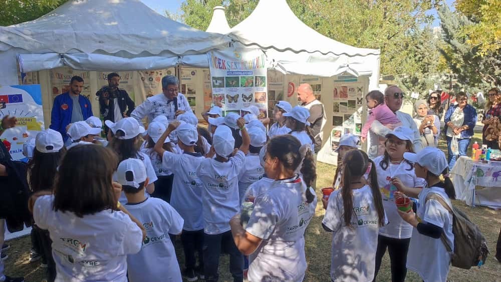 bakan-tekin-ve-bakan-yumakli-tarimin-yildizlari-cocuk-senliginde-bir-araya-geldi