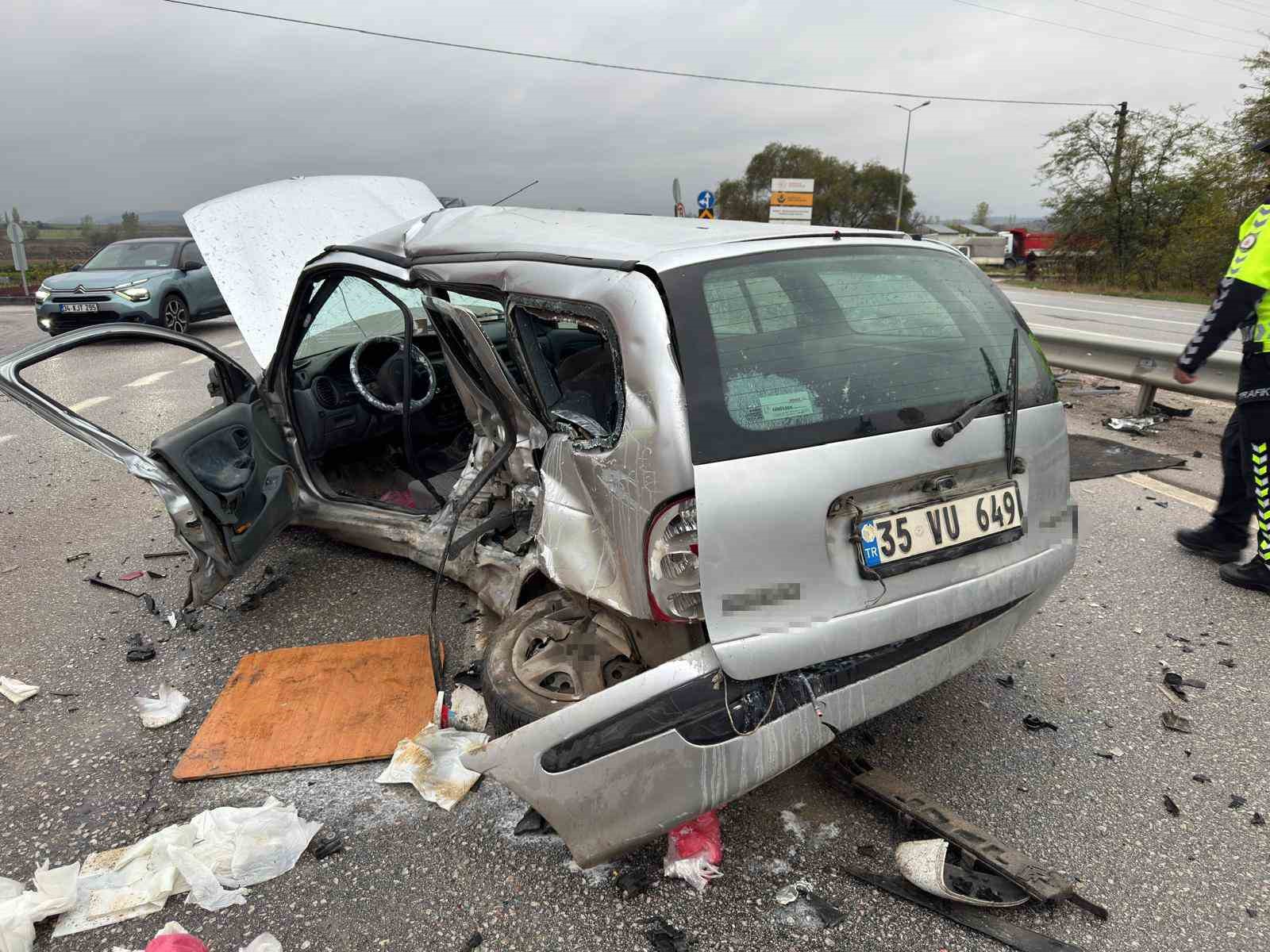 balikesirde-polis-araci-otomobille-carpisti-3-yarali