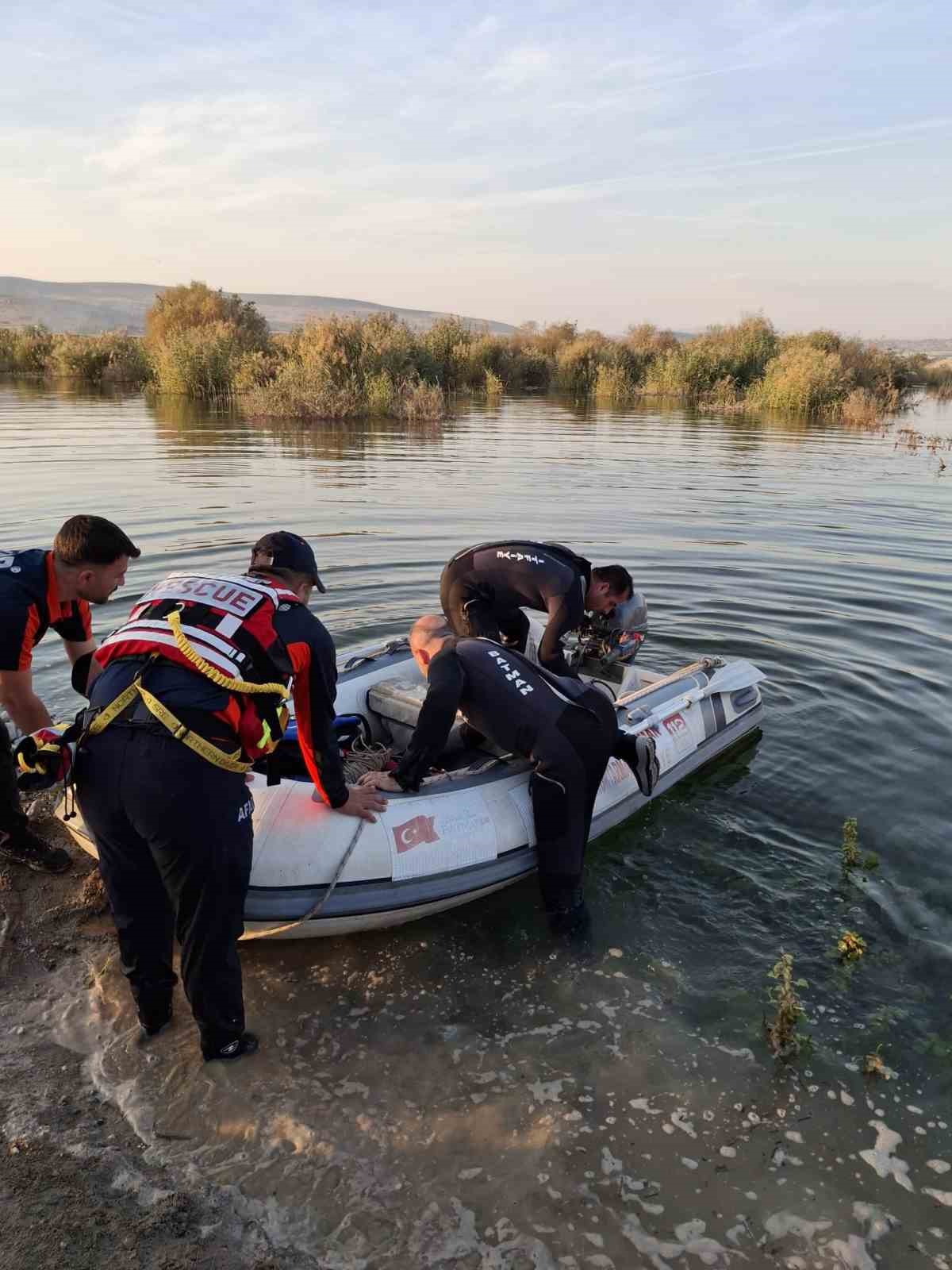 baraj-kapaklari-acildi-aile-mahsur-kaldi