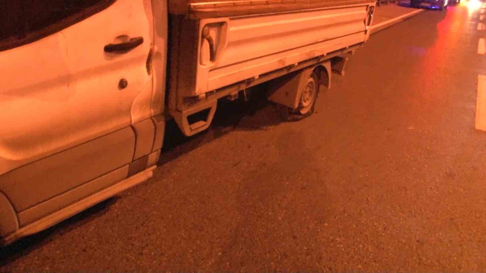 bayrampasada-yerinden-cikan-genlesme-derzi-cok-sayida-aracin-lastiklerini-patlatti