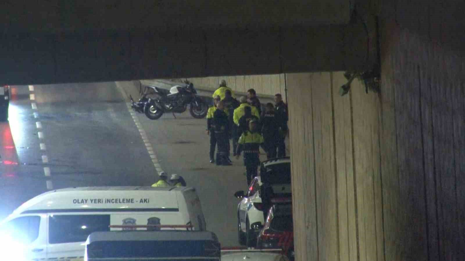besiktasta-alt-gecitte-kontrolden-cikan-motosiklet-kaza-yapti-1-olu-1-yarali