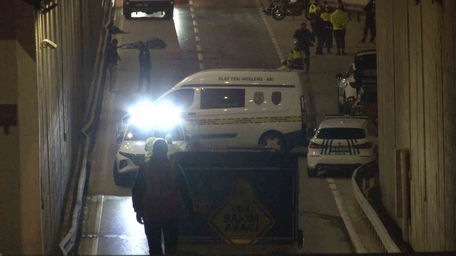 besiktasta-alt-gecitte-kontrolden-cikan-motosiklet-kaza-yapti-1-olu-1-yarali