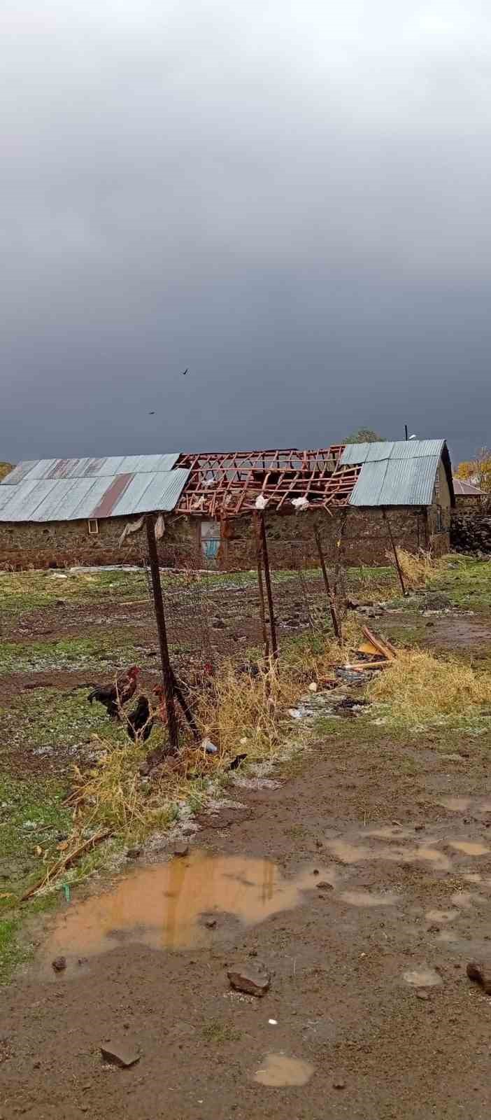 bingolde-firtina-catilari-ucurdu