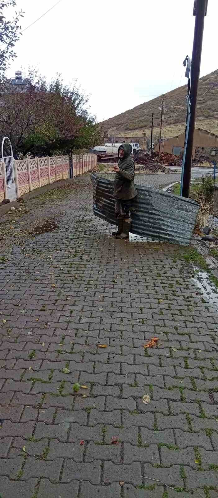 bingolde-firtina-catilari-ucurdu