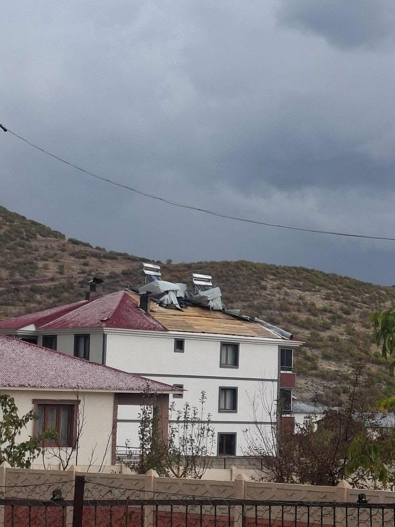 bingolde-firtina-catilari-ucurdu