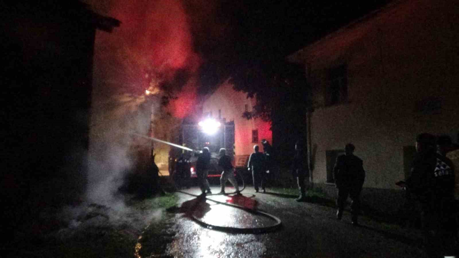 boluda-samanlik-alev-alev-yandi