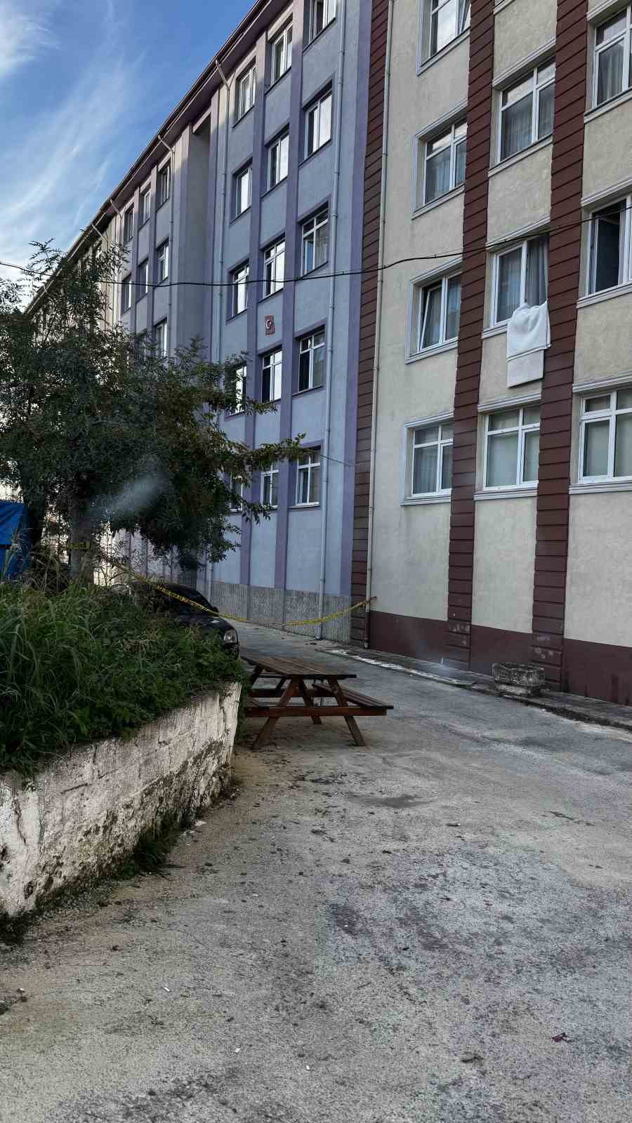 bunalima-giren-genc-besinci-kattan-atladi