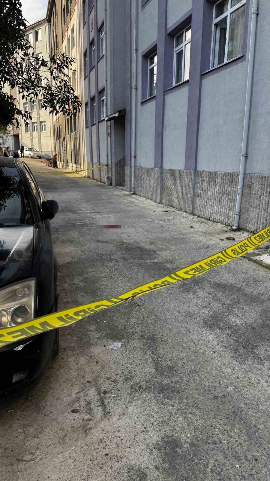 bunalima-giren-genc-besinci-kattan-atladi