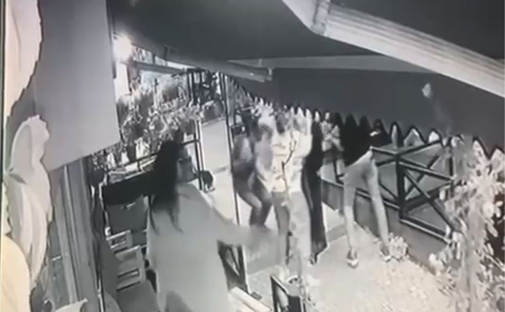 bursada-mekana-alinmayan-alkollu-sahis-dehset-sacti-4-yarali