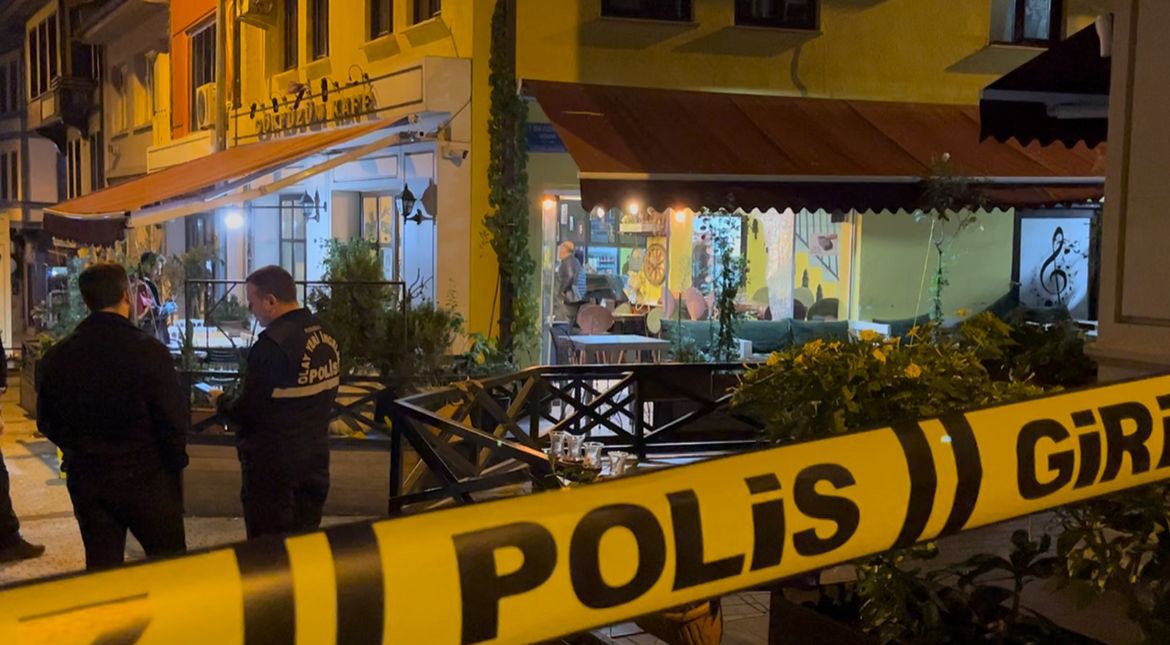 bursada-mekana-alinmayan-alkollu-sahis-dehset-sacti-4-yarali