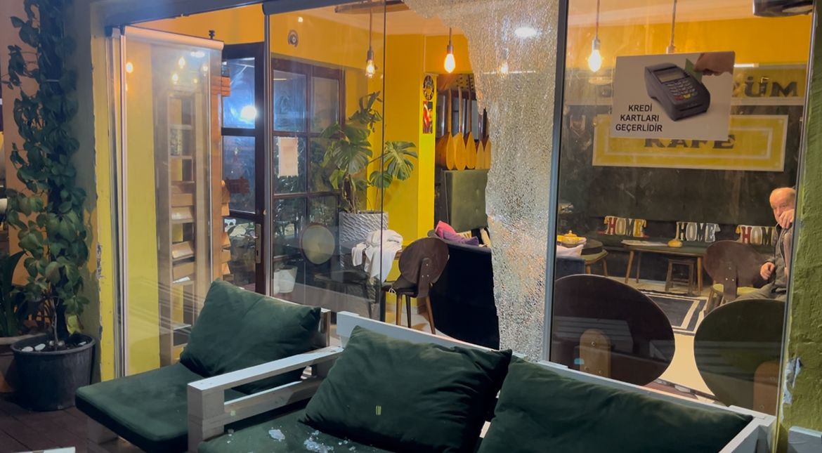 bursada-mekana-alinmayan-alkollu-sahis-dehset-sacti-4-yarali