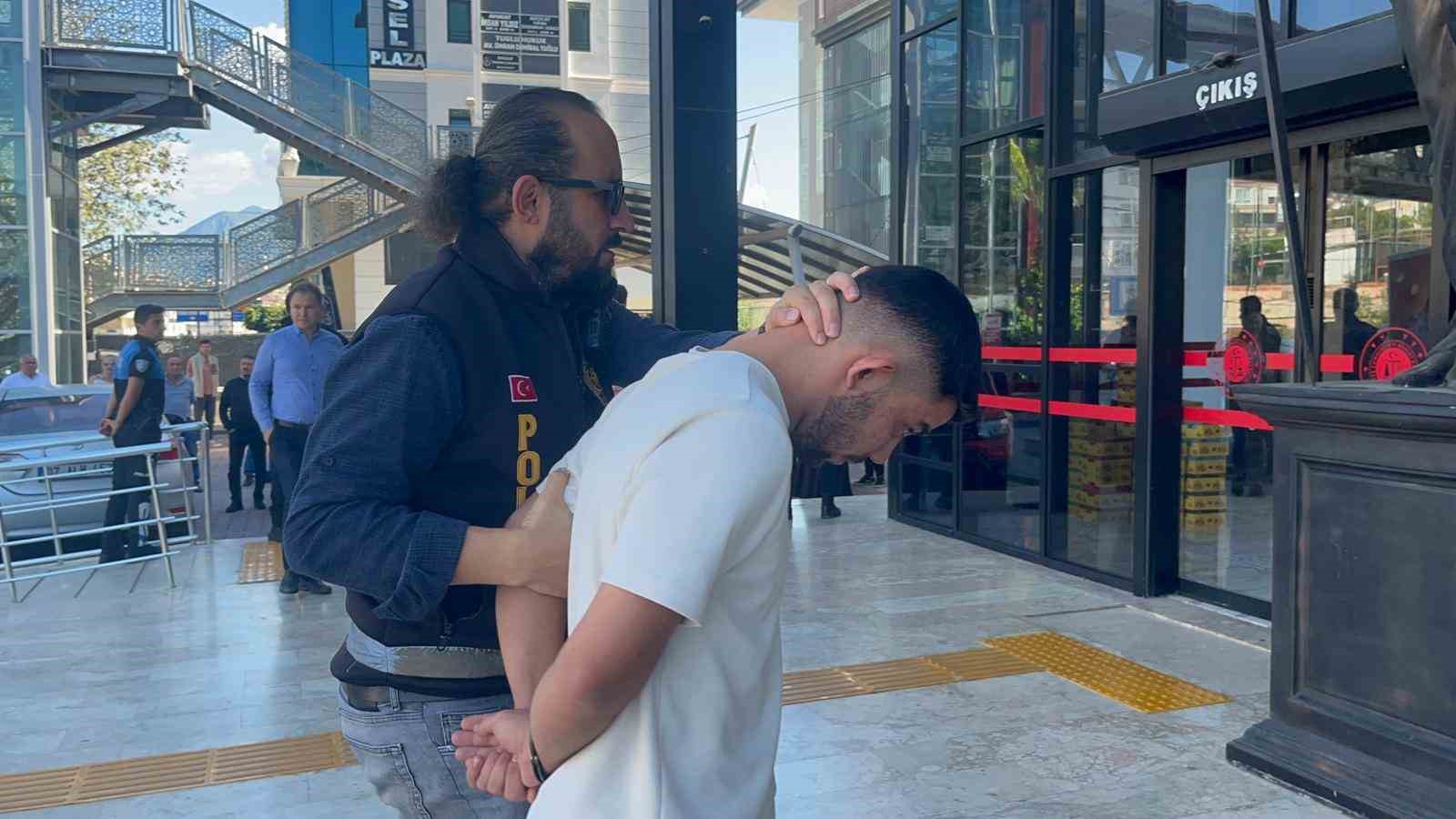 cesedi-sarp-kayaliklarda-bulunmustu-olayla-ilgili-2-kisi-tutuklandi