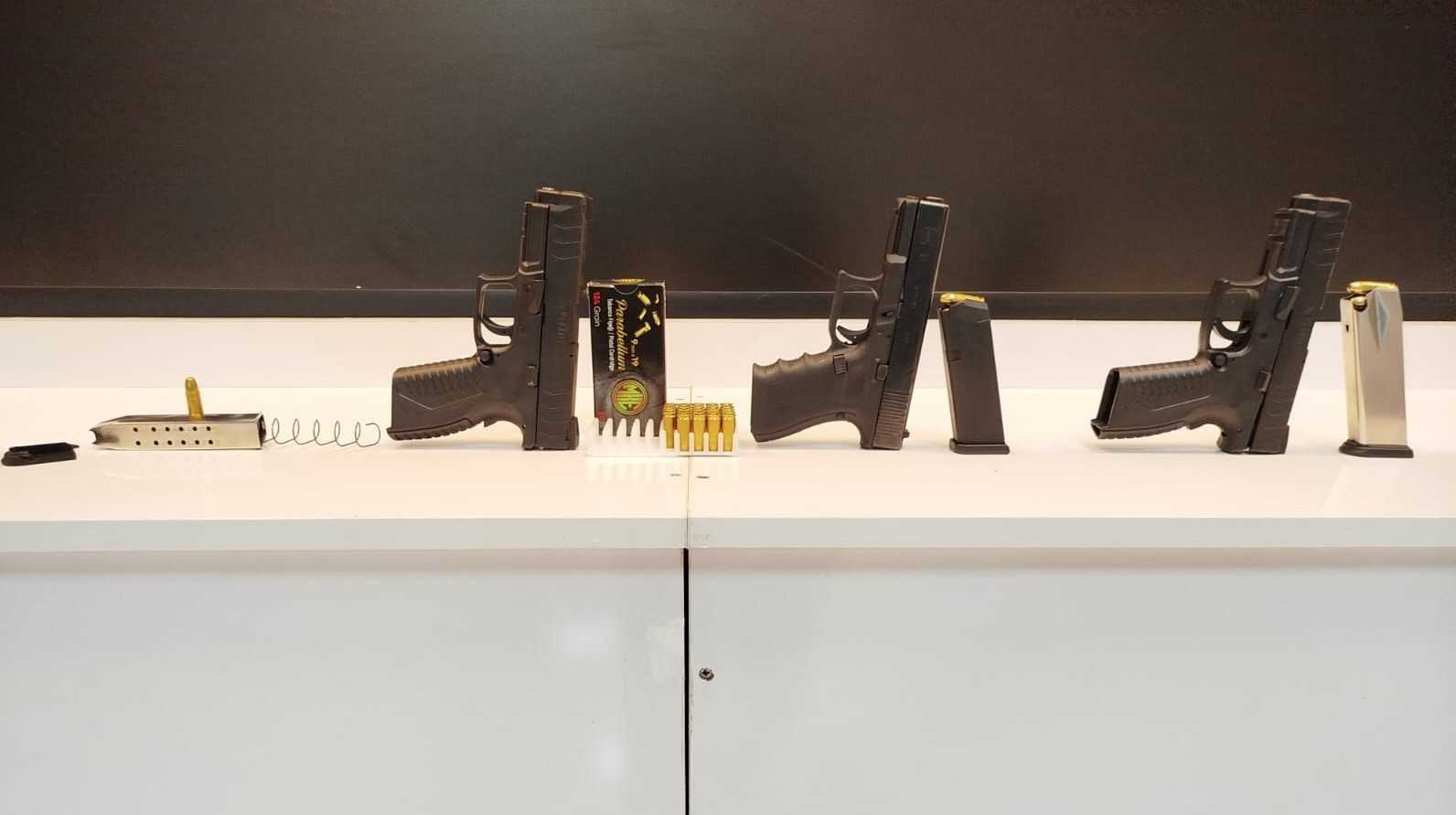 cinayet-davasi-esnasinda-silahla-adliye-onune-gelen-3-sahis-yakalandi