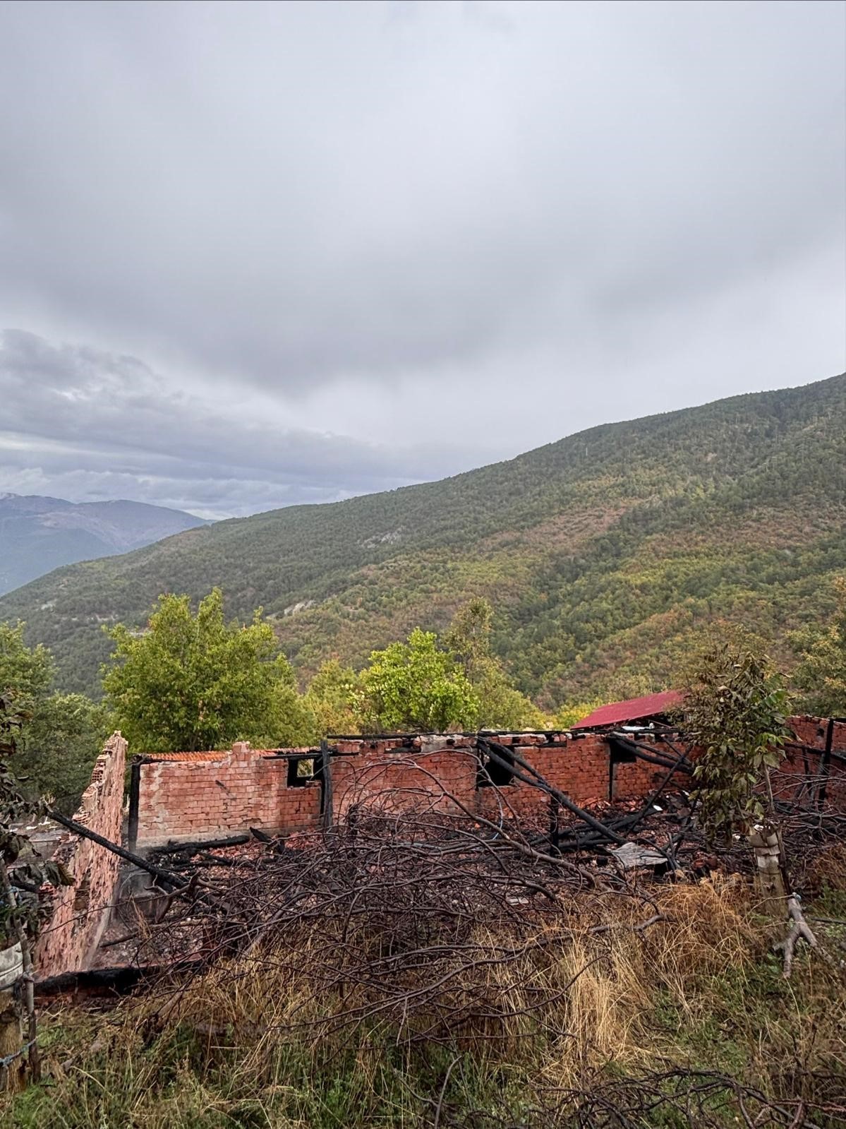 corumda-yanan-ahirdaki-30-kucukbas-hayvan-telef-oldu