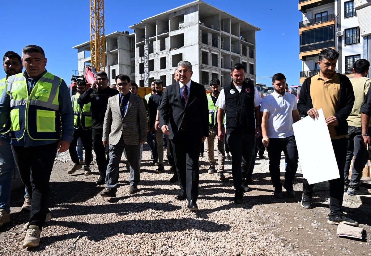 depremin-yiktigi-osmaniye-kent-merkezinde-afet-konutlari-yukseliyor