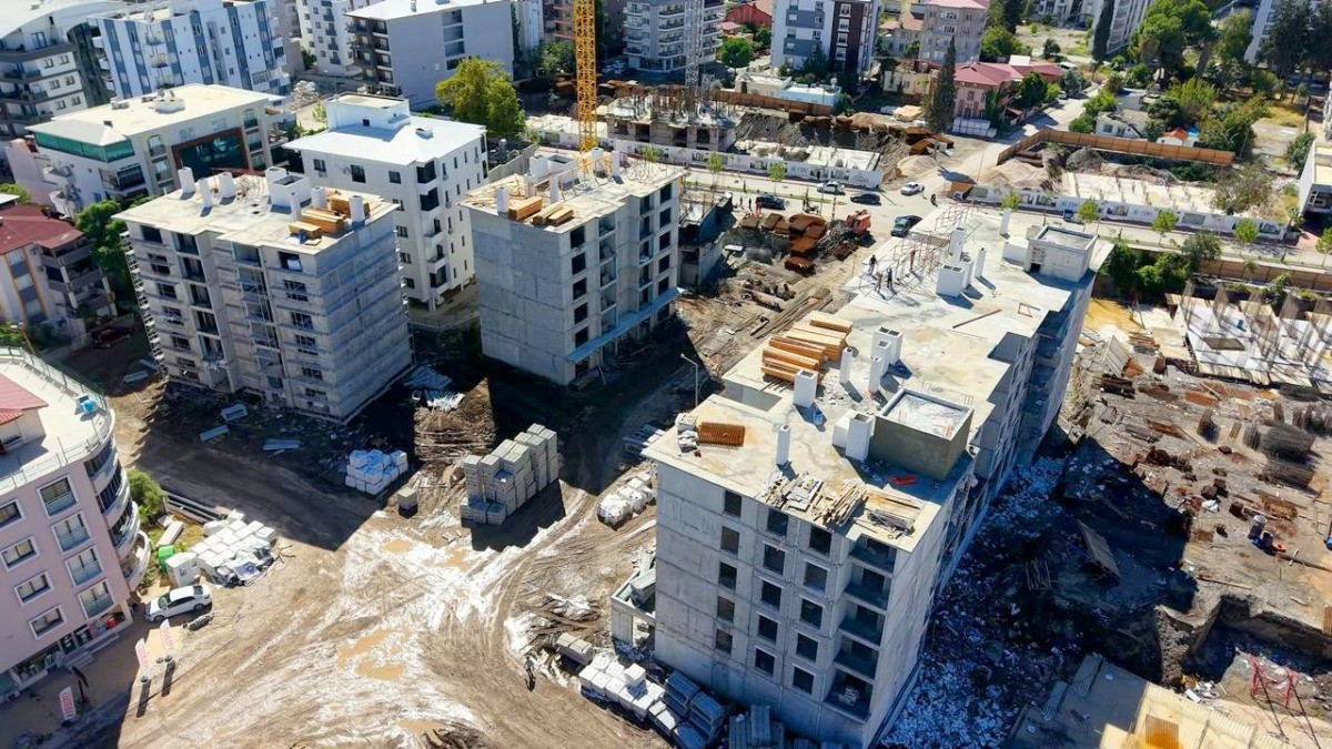 depremin-yiktigi-osmaniye-kent-merkezinde-afet-konutlari-yukseliyor