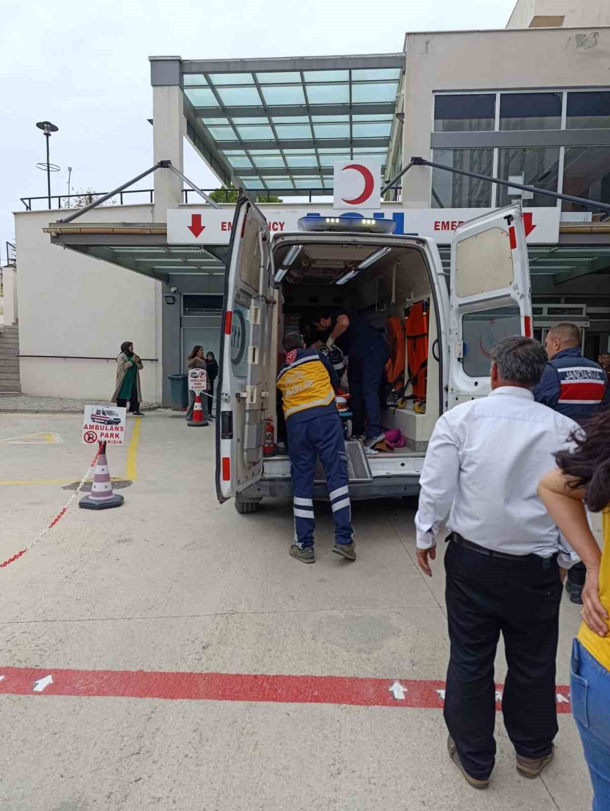 devrilen-traktorun-altinda-kalan-surucu-hayatini-kaybetti