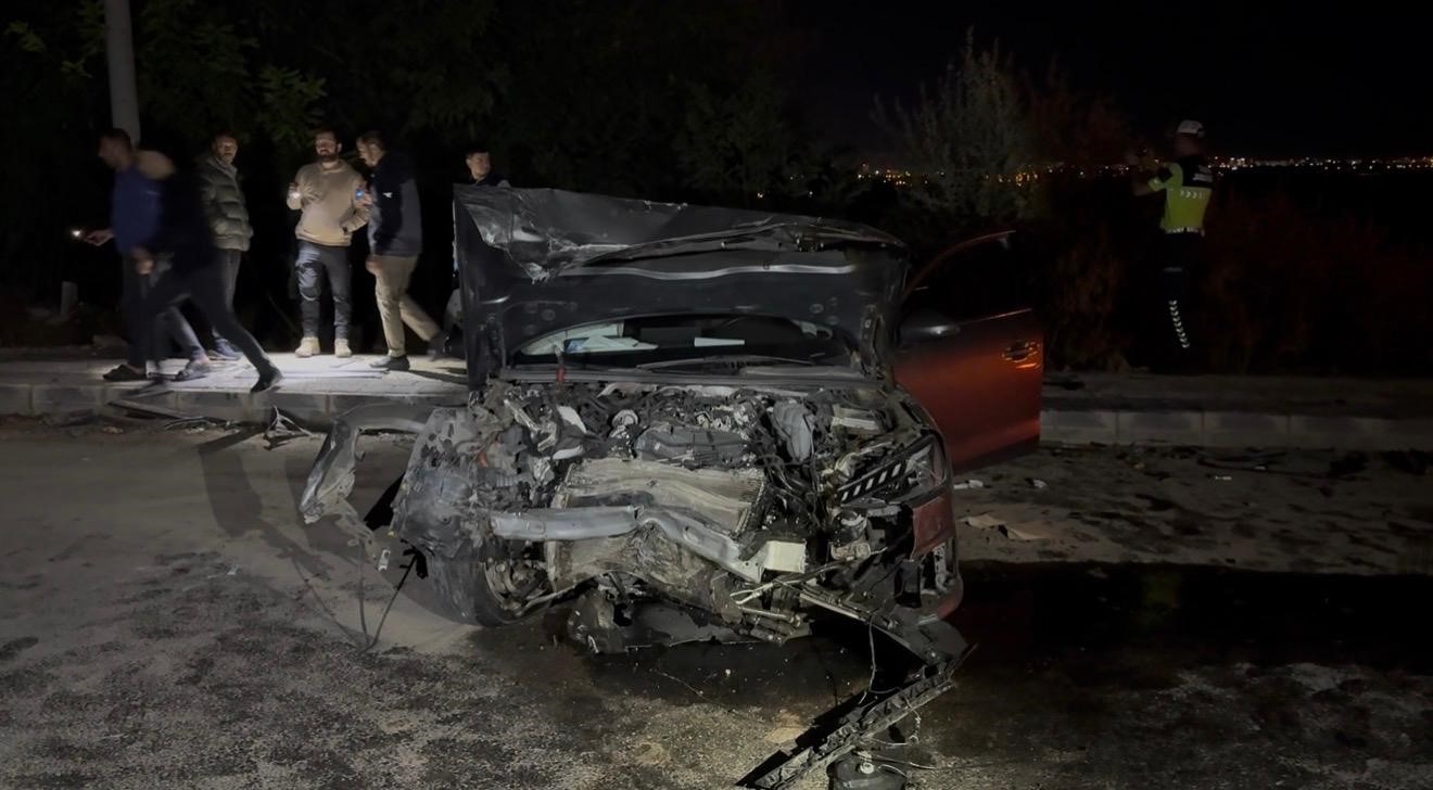 diyarbakirda-polisin-dur-ihtarina-uymayan-arac-faciaya-davetiye-cikardi-7-yarali