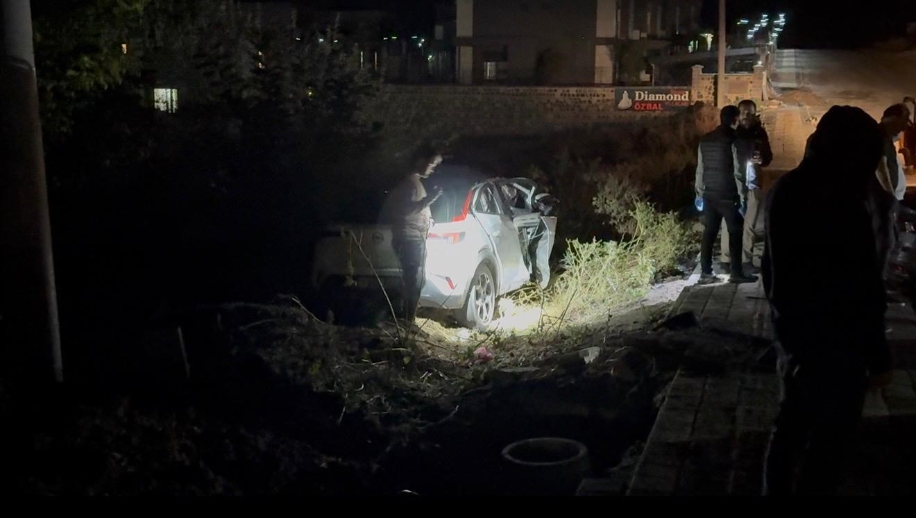 diyarbakirda-polisin-dur-ihtarina-uymayan-arac-faciaya-davetiye-cikardi-7-yarali