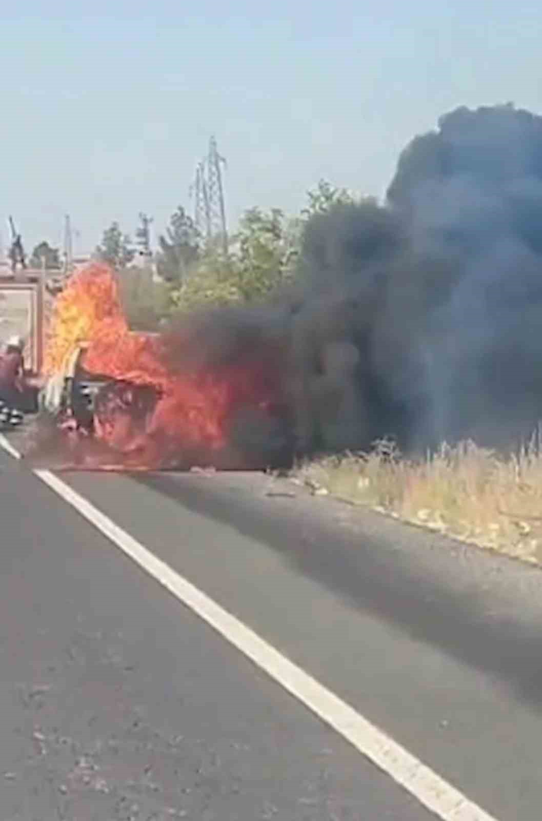 diyarbakirda-seyir-halindeyken-alev-alan-cip-kule-dondu