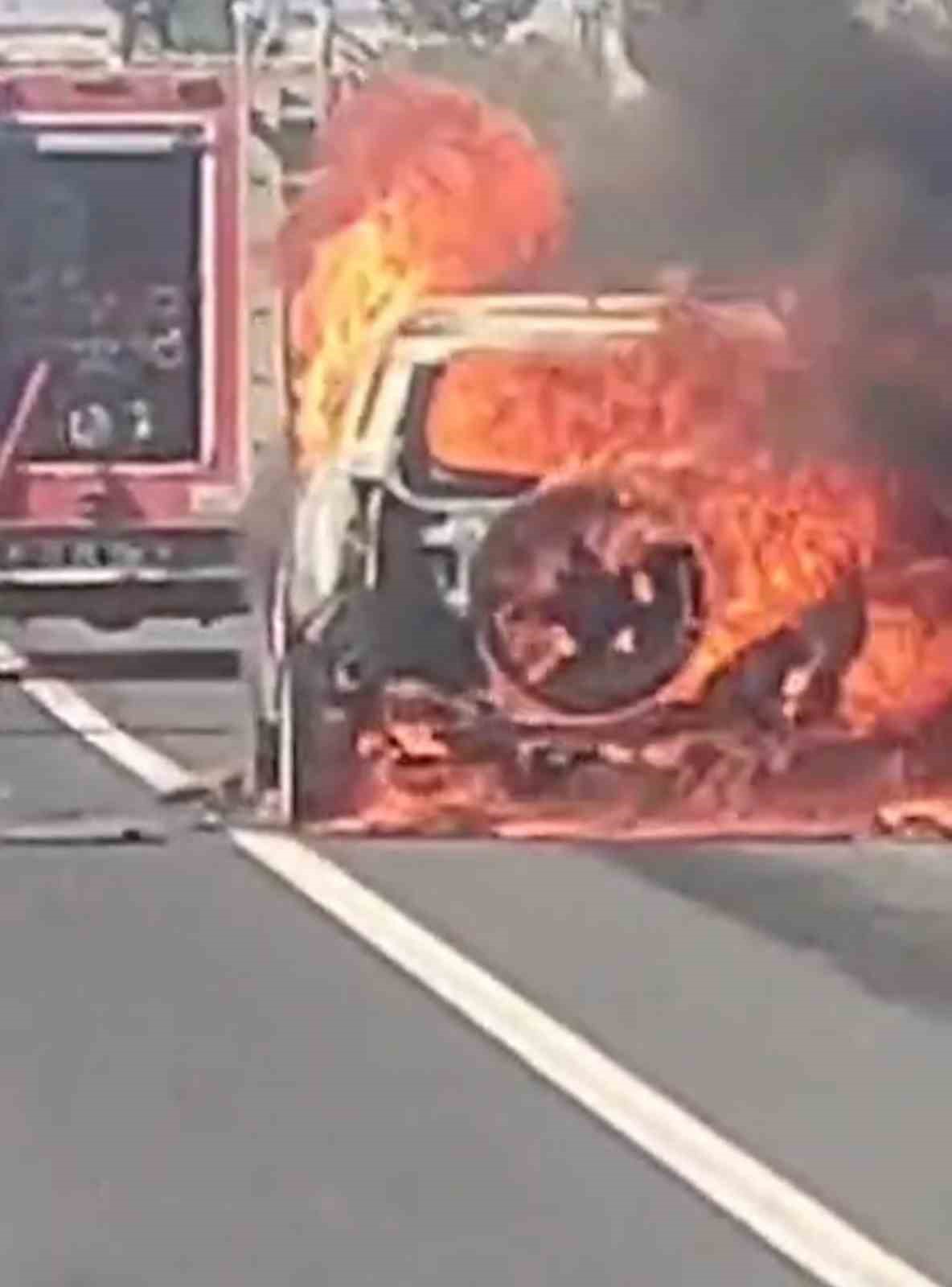 diyarbakirda-seyir-halindeyken-alev-alan-cip-kule-dondu