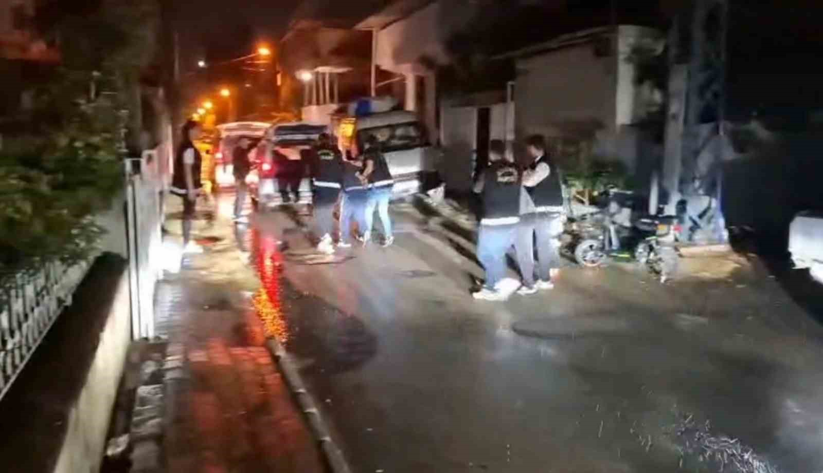 duvarla-orulen-gizli-bolmedeki-dolaptan-aranmasi-bulunan-2-sahis-cikti