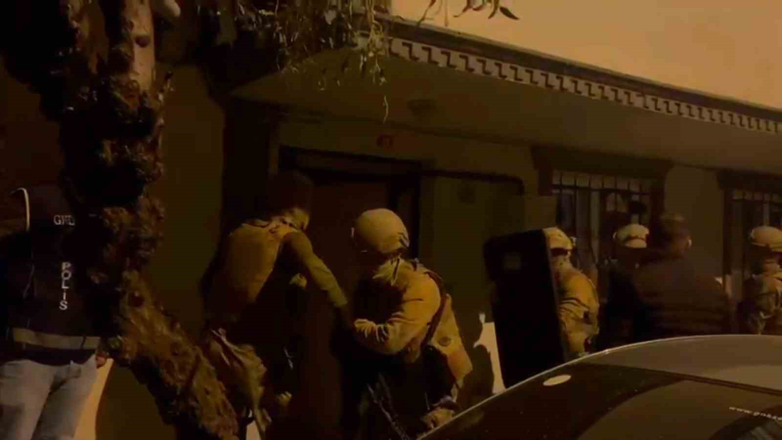 duzensiz-gocmen-kacakcilarina-yonelik-dev-operasyon-27-organizator-yakalandi