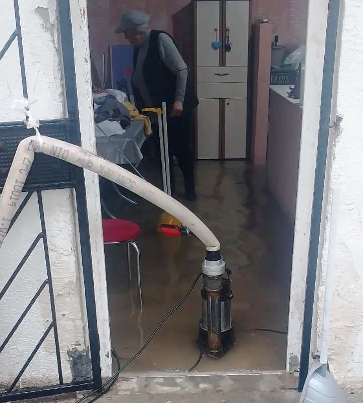 edremit-korfezi-ilcelerinde-saganak-yagis-sonrasi-su-baskinlari