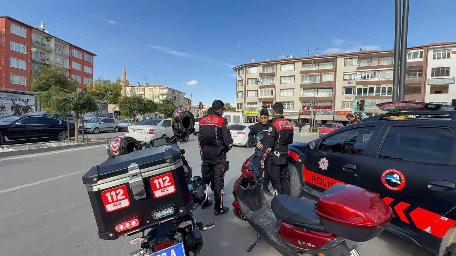 ehliyetsiz-arkadasina-motosikleti-verdi-bir-suru-cezam-var-diye-polise-yalvardi