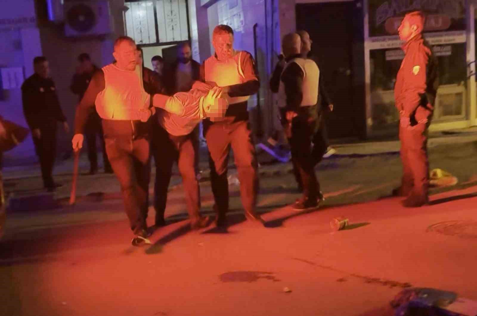 eski-esini-darbeden-sahis-cocuklarini-bicakla-rehin-aldi