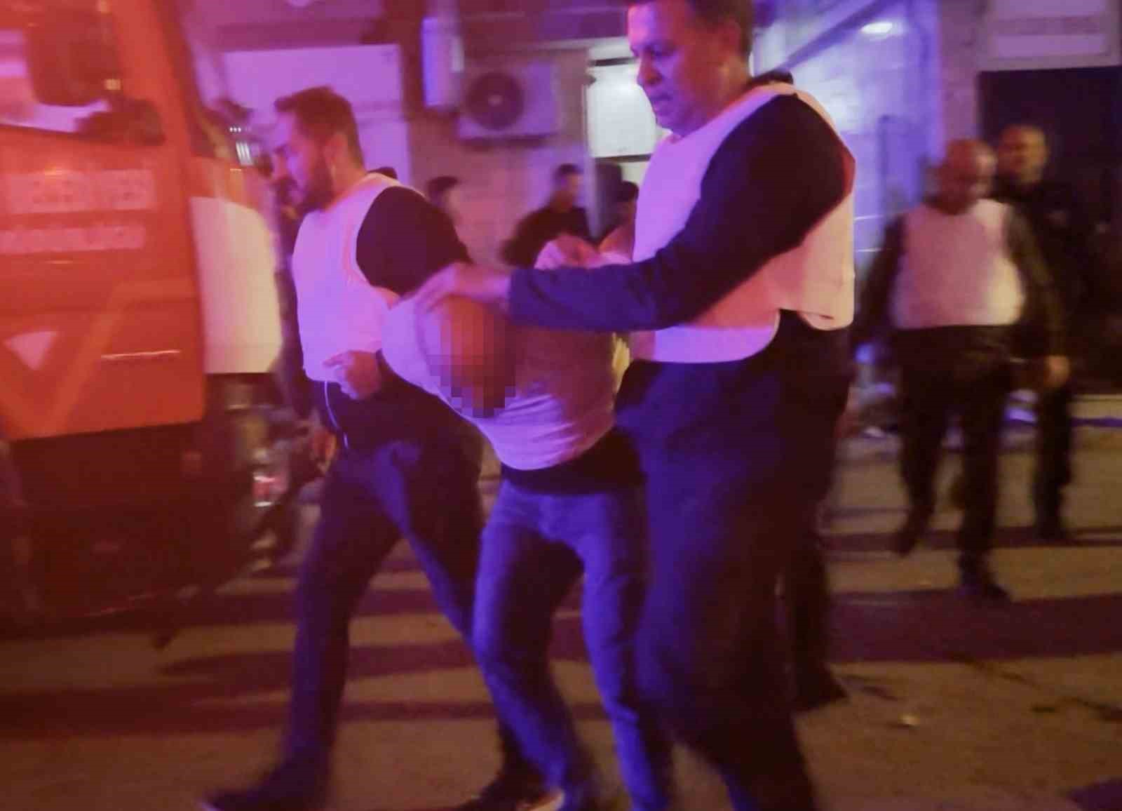 eski-esini-darbeden-sahis-cocuklarini-bicakla-rehin-aldi