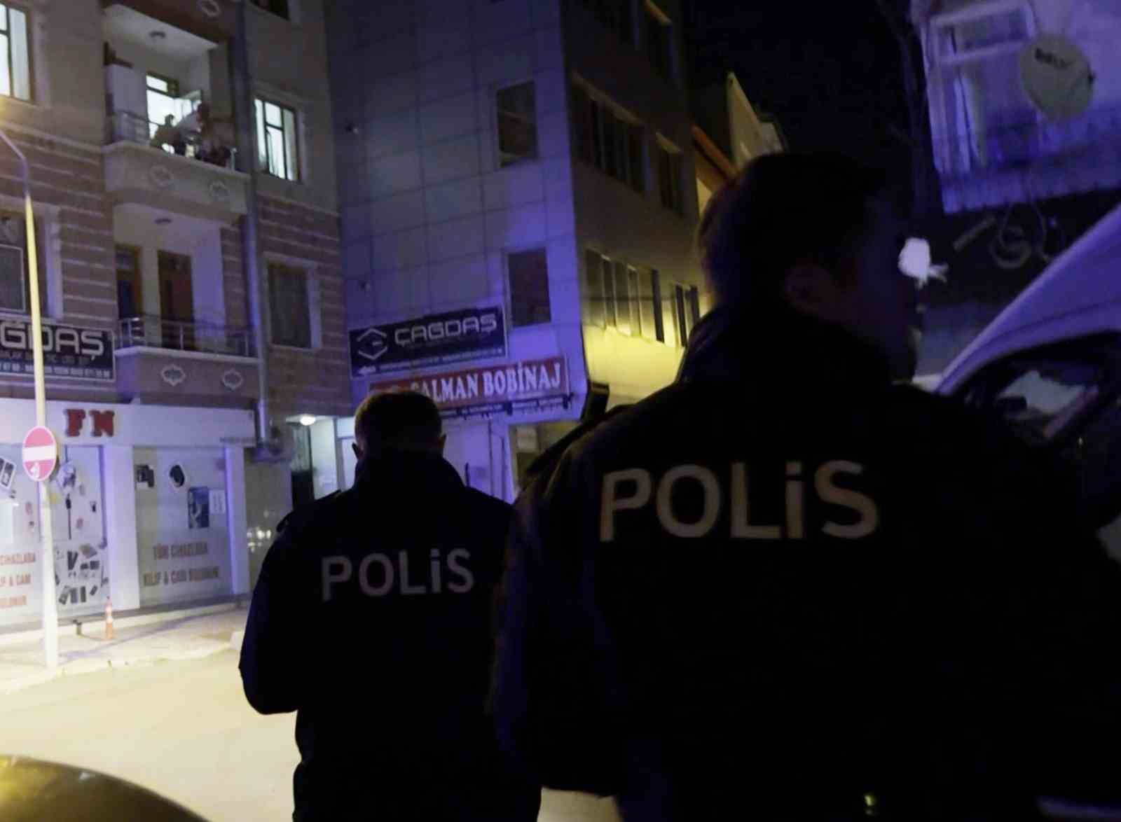 eski-esini-darbeden-sahis-cocuklarini-bicakla-rehin-aldi