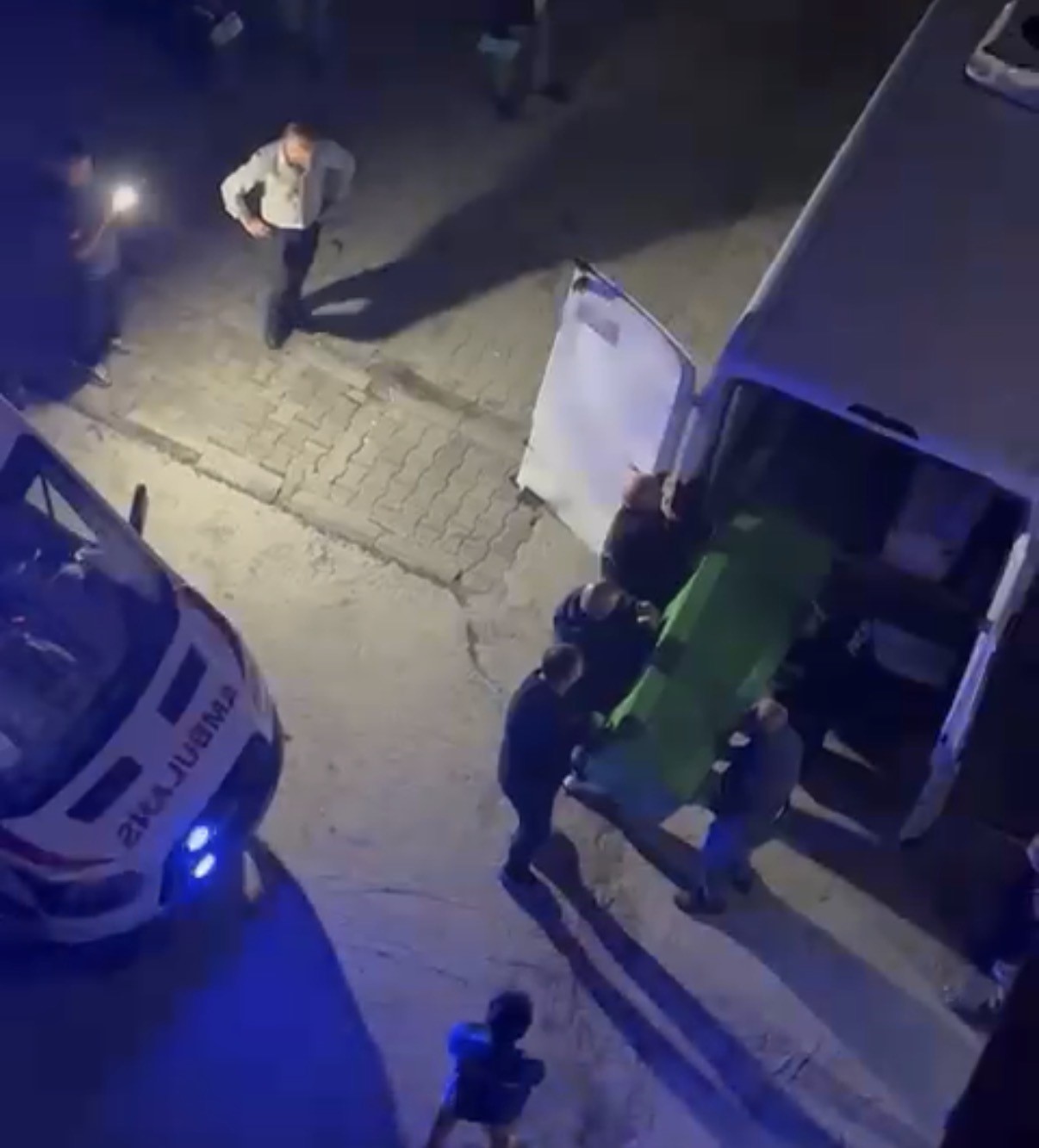 evde-basindan-silahla-vurulmus-halde-bulundu