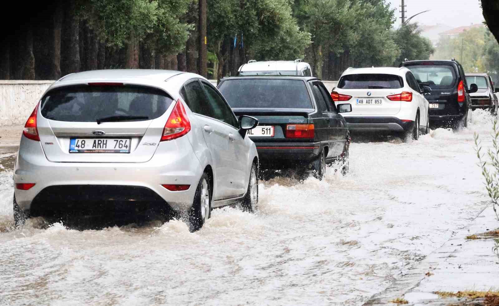 fethiyede-metrekareye-1077-kilogram-yagis-dustu