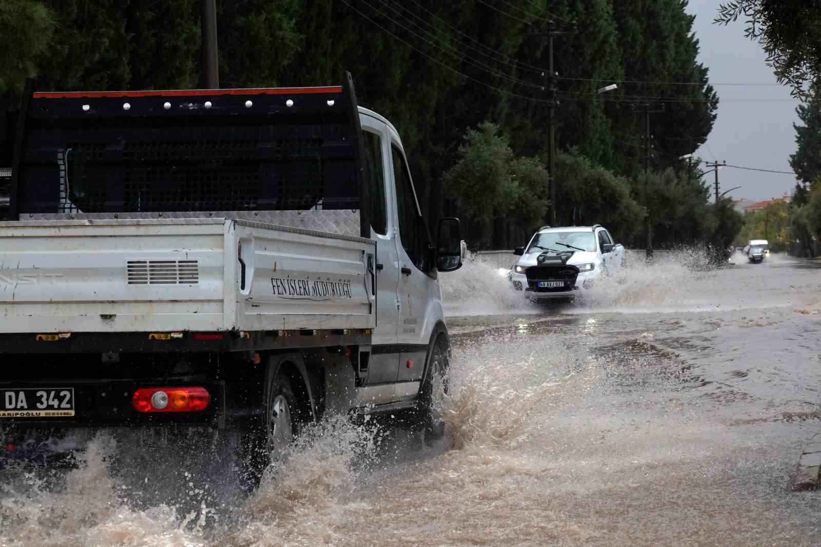 fethiyede-metrekareye-1077-kilogram-yagis-dustu