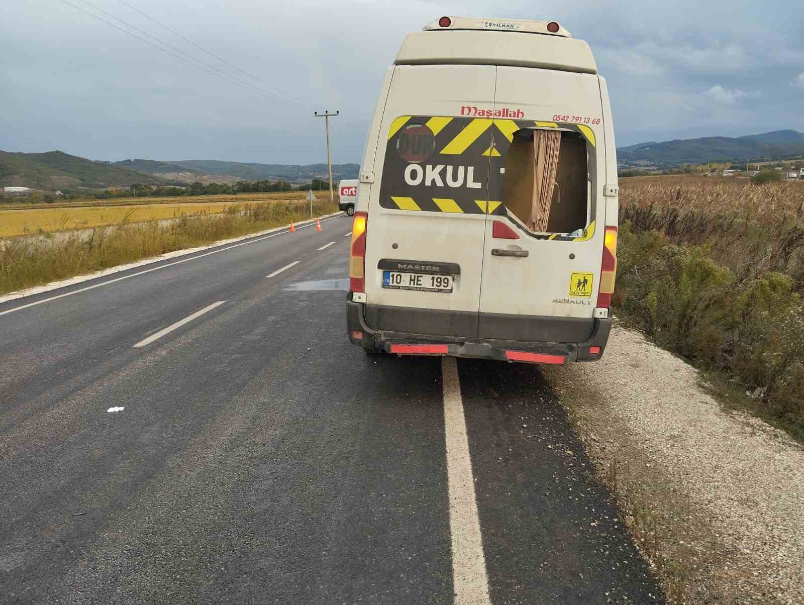 gonende-ogrenci-servisi-ile-otomobil-carpisti-2-olu-7-ogrenci-yarali