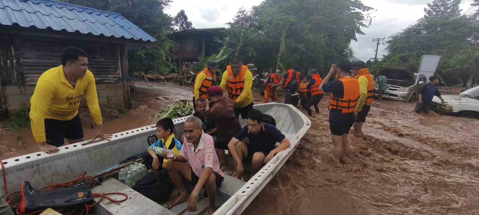guneydogu-asyada-bualoi-tayfunu-nedeniyle-bilanco-agirlasiyor-53-olu
