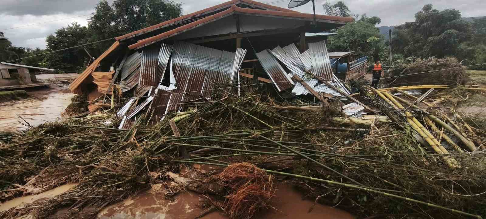 guneydogu-asyada-bualoi-tayfunu-nedeniyle-bilanco-agirlasiyor-53-olu