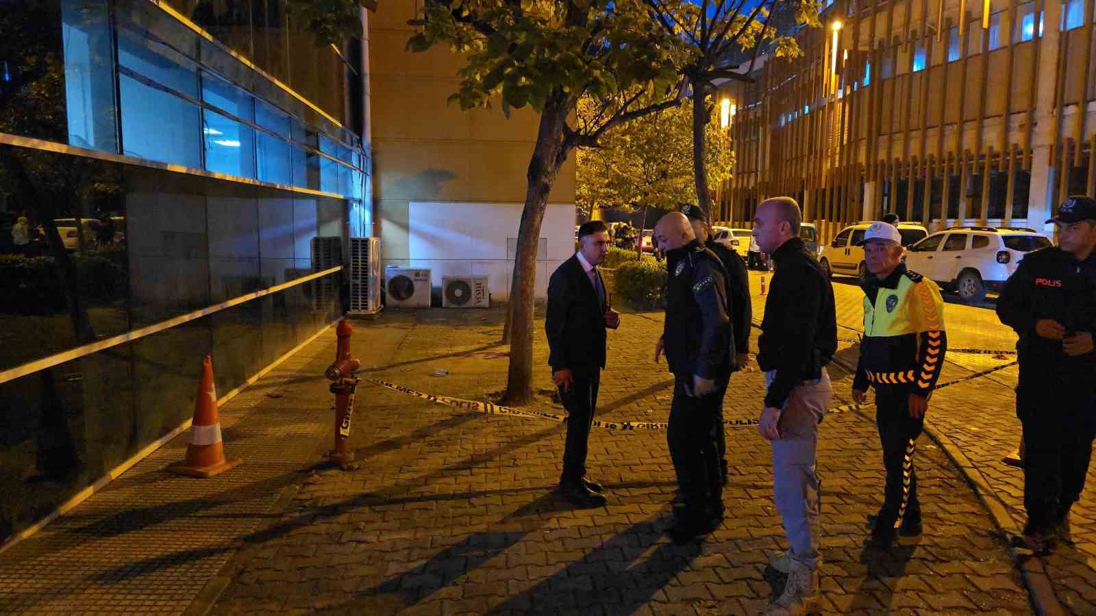 hastane-onunde-kendini-vurdu