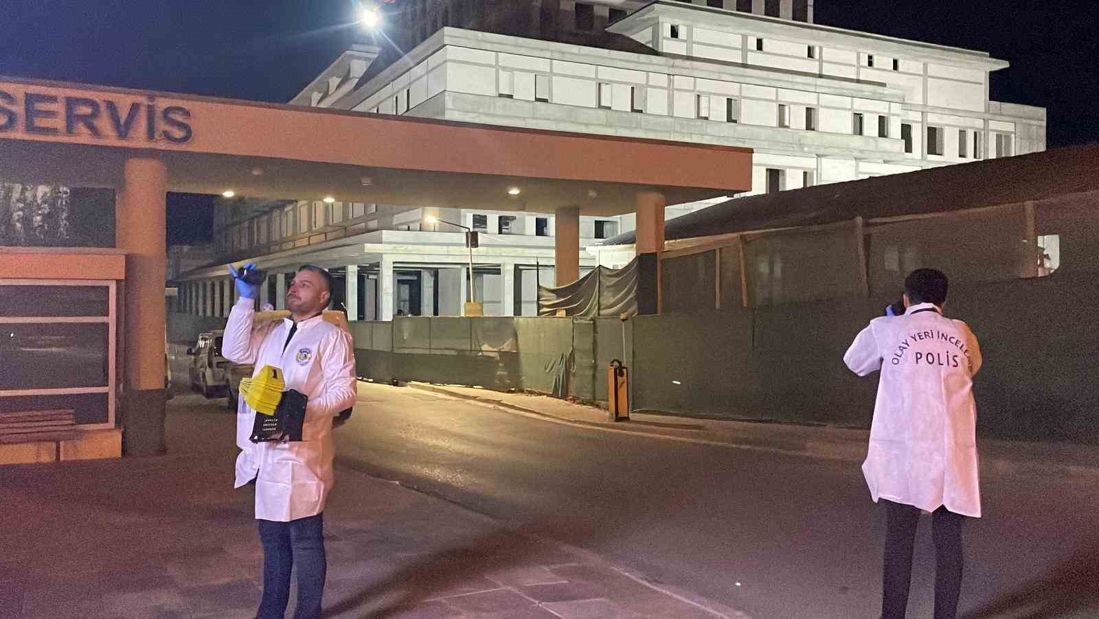 hastane-santiyesinde-bicakli-kavga-1i-agir-4-yarali