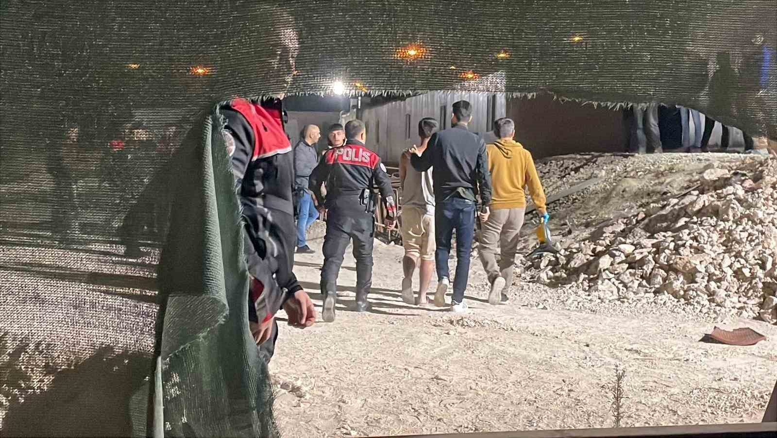 hastane-santiyesinde-bicakli-kavga-1i-agir-4-yarali