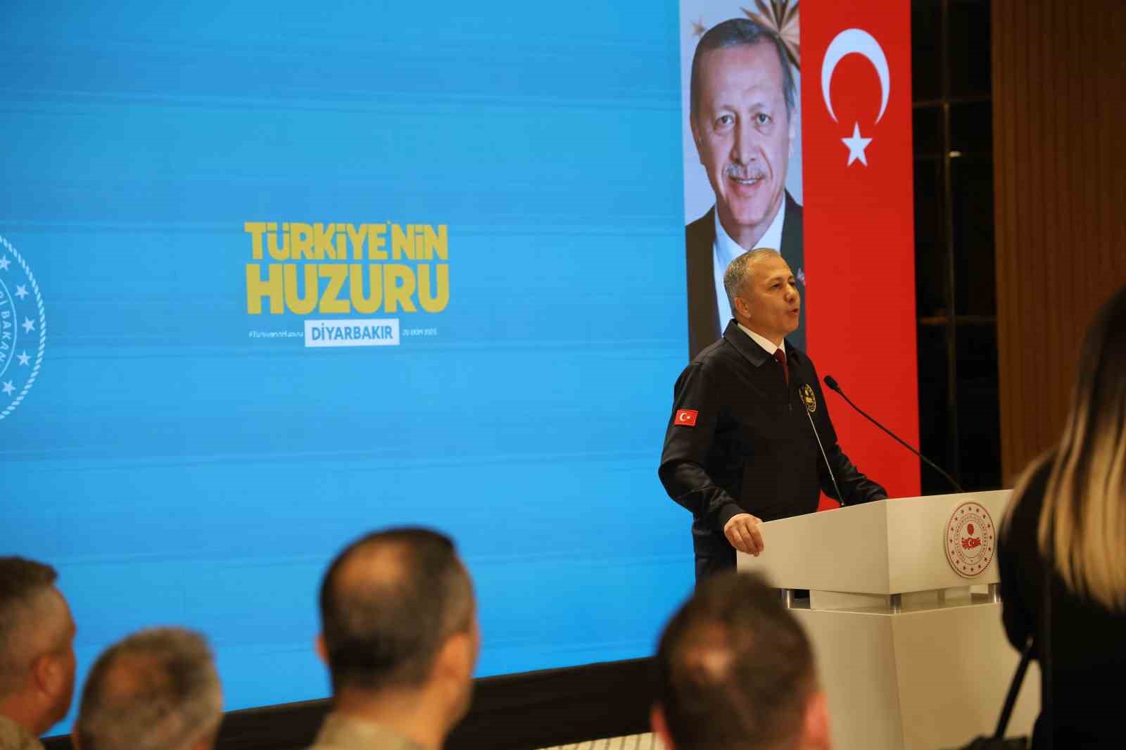 icisleri-bakani-ali-yerlikaya-turkiyenin-huzuru-diyarbakir-toplantisina-katildi