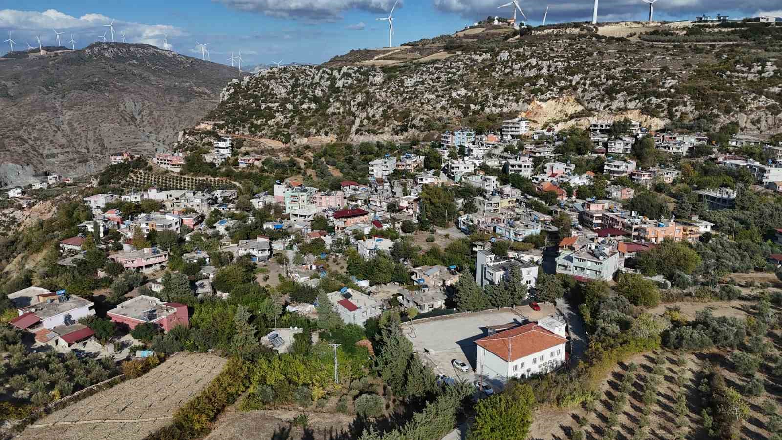 ilk-kez-duyanlari-sasirtsa-da-2-bin-nufuslu-mahallede-herkes-daduk-soy-ismini-tasiyor