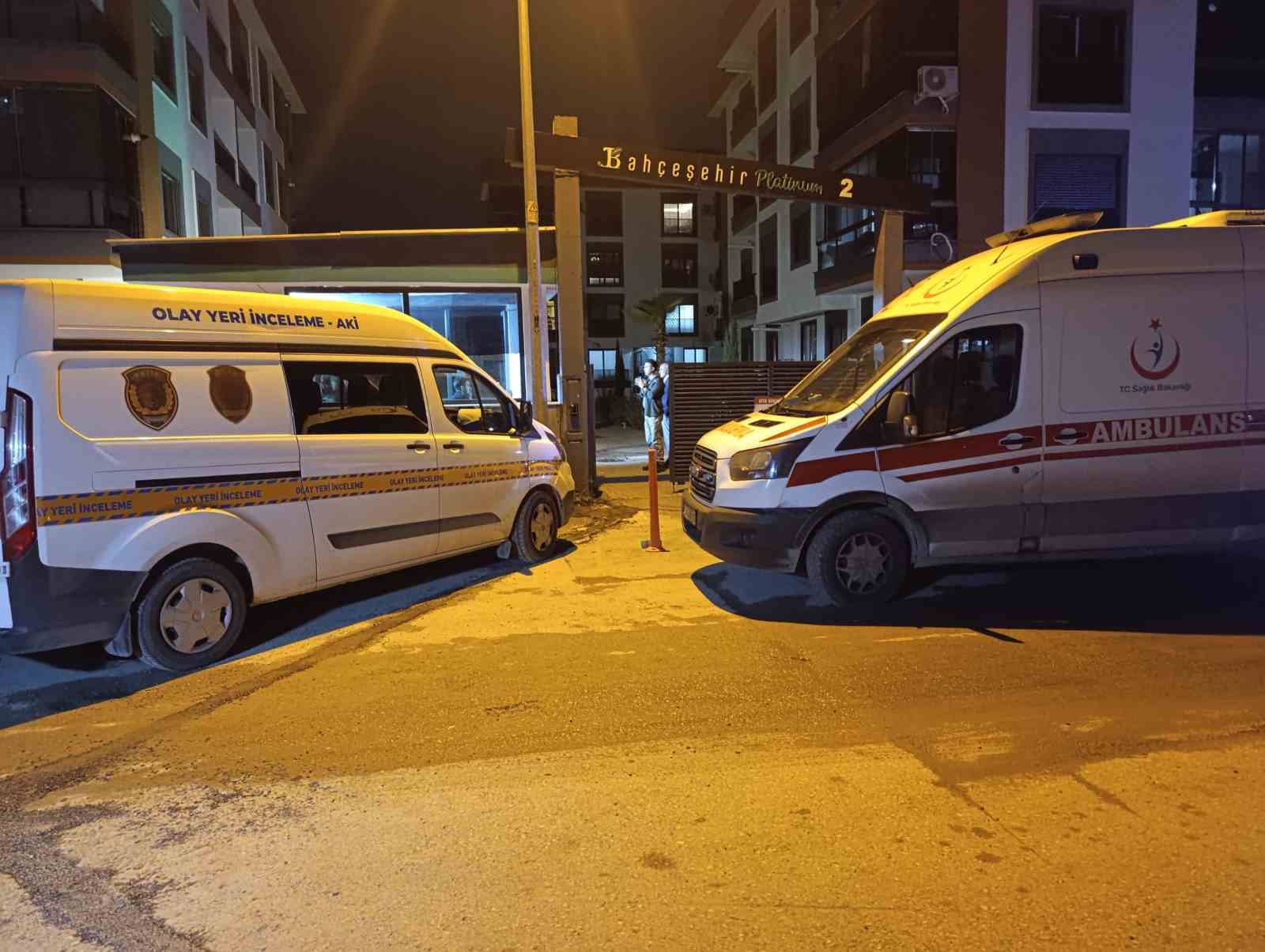 izmirde-dehset-anne-ve-babasini-oldurup-intihar-etti