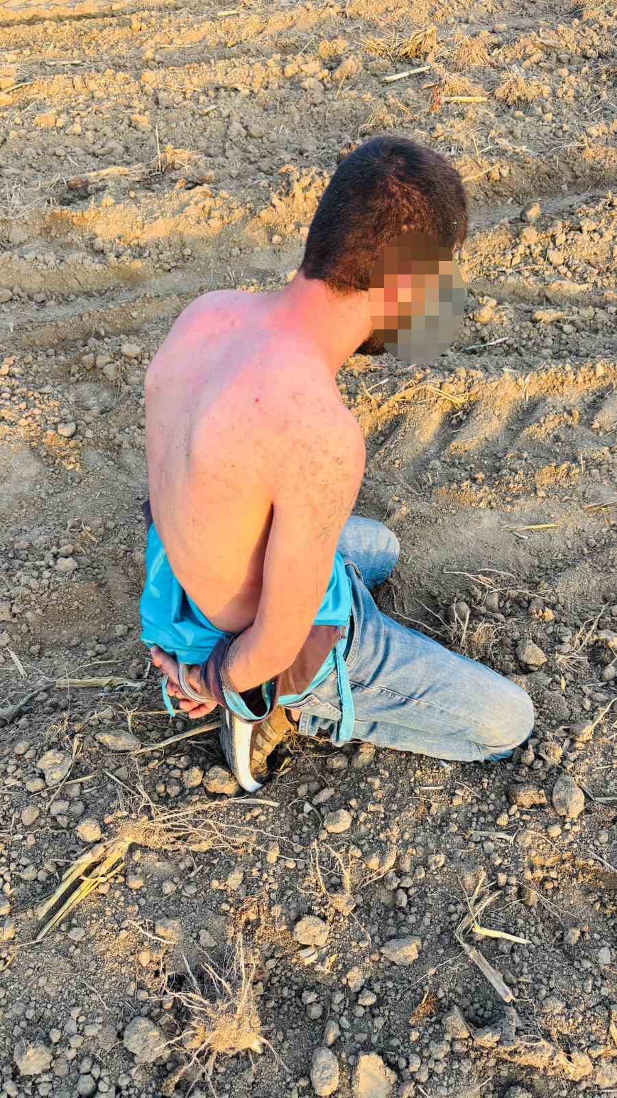 jasat-uyusturucu-tacirlerini-tarlada-yakaladi