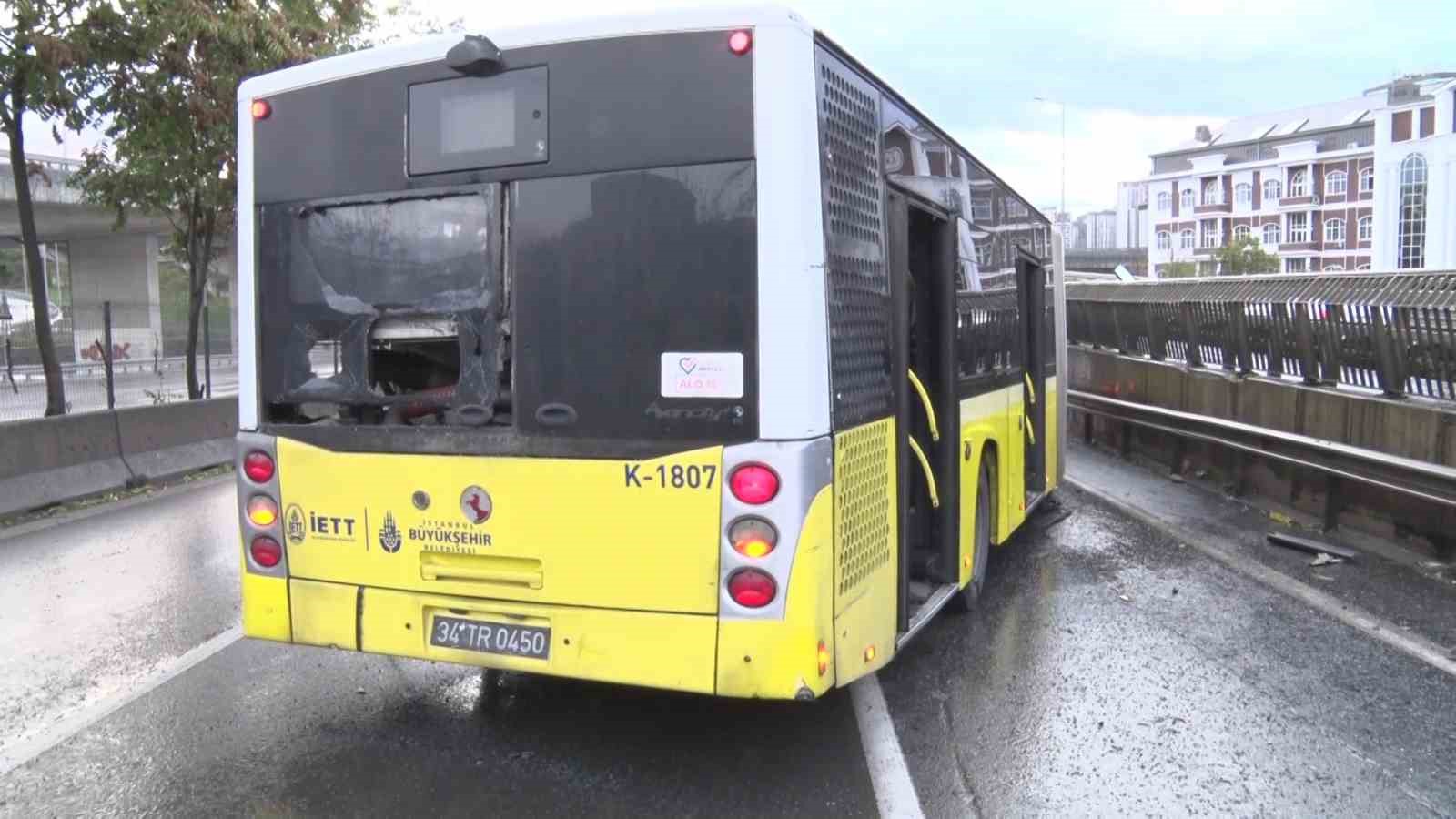 kadikoyde-alkollu-iett-soforu-bariyerlere-saplandi-2-yarali