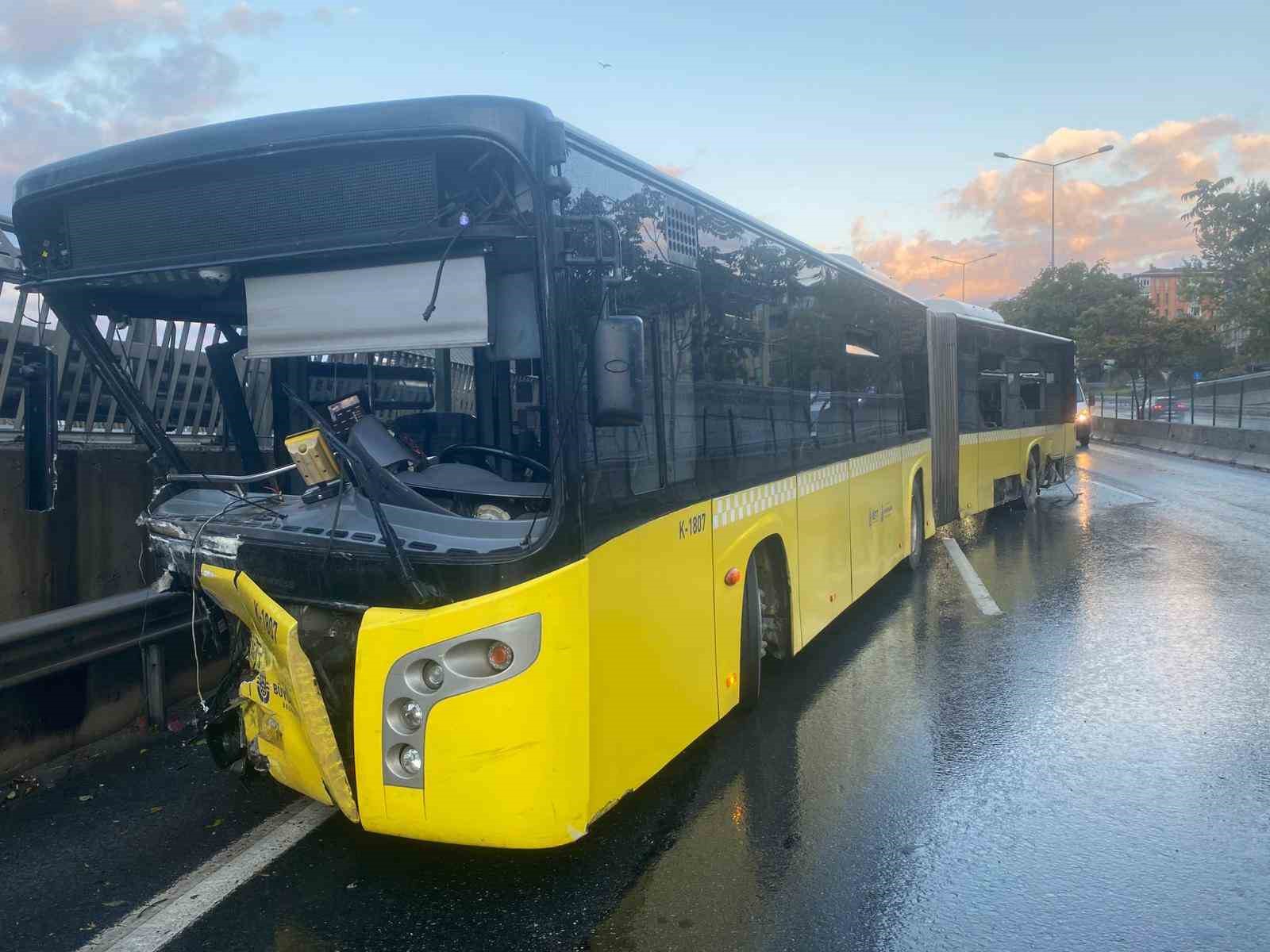 kadikoyde-alkollu-iett-soforu-bariyerlere-saplandi-2-yarali